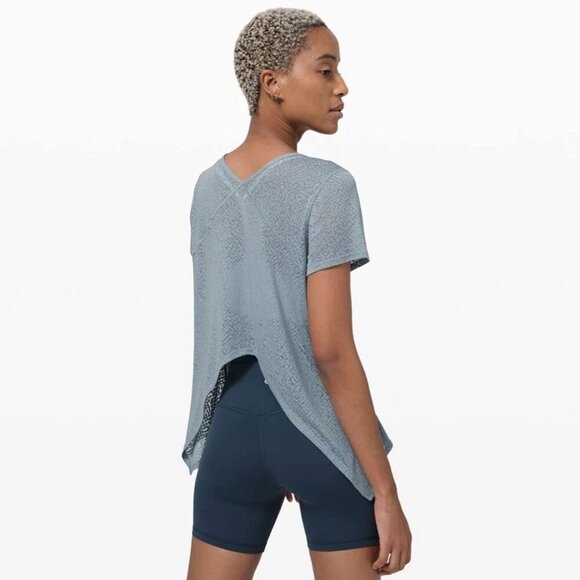 LULULEMON Loop Around Tee in Blue Fog - Picture 1 of 10